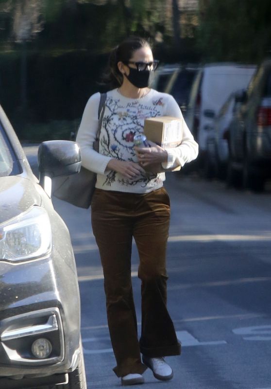 Jennifer Garner in Casual Outfit - Brentwood 12/03/2020