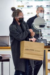 Julianne Moore - Shopping for Glasses in NY 12/03/2020