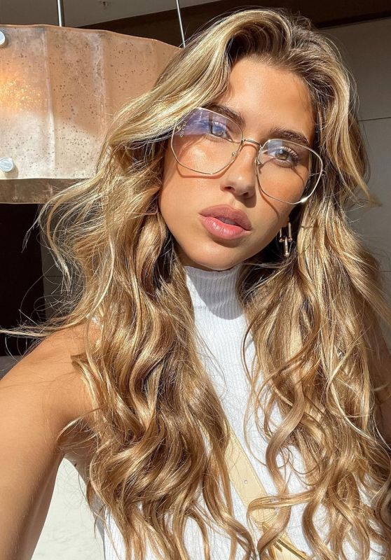 Kara Del Toro 12/21/2020