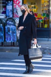 Karlie Kloss - Out in SoHo, New York 12/10/2020