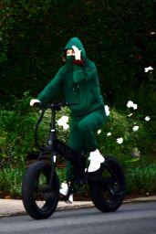 Kate Hudson - Bike Ride in Brentwood 12/20/2020