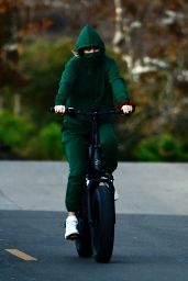 Kate Hudson - Bike Ride in Brentwood 12/20/2020