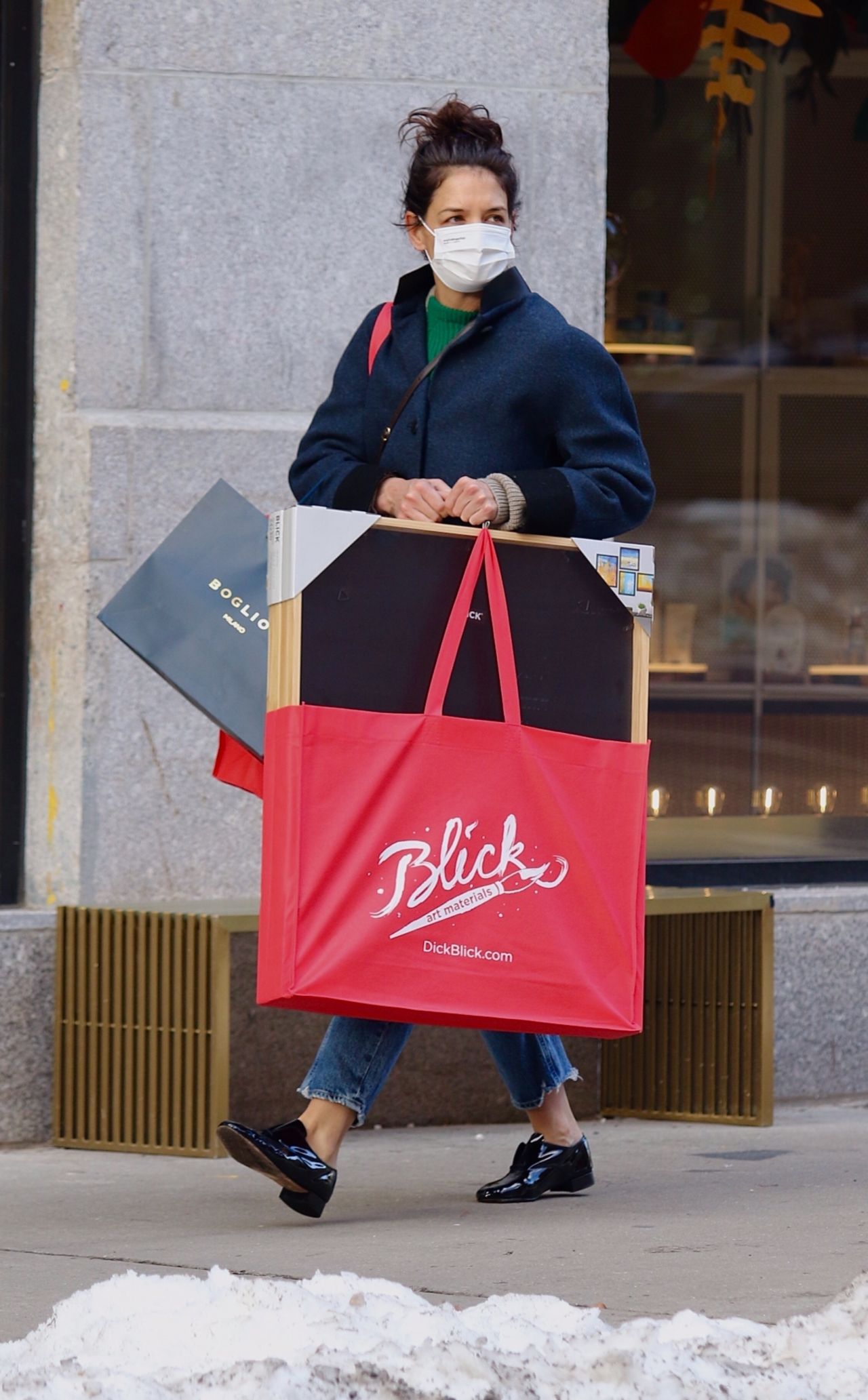 Katie Holmes - Christmas Shopping in Downtown Manhattan 12/22/2020