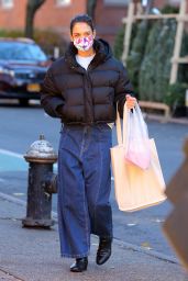Katie Holmes - Exits Little Cupcake Bakeshop in Nolita in NY 12/10/2020