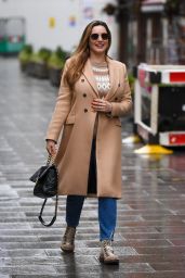 Kelly Brook in a Beige Jumper and Co-Ordinated Jacket - London 12/21/2020