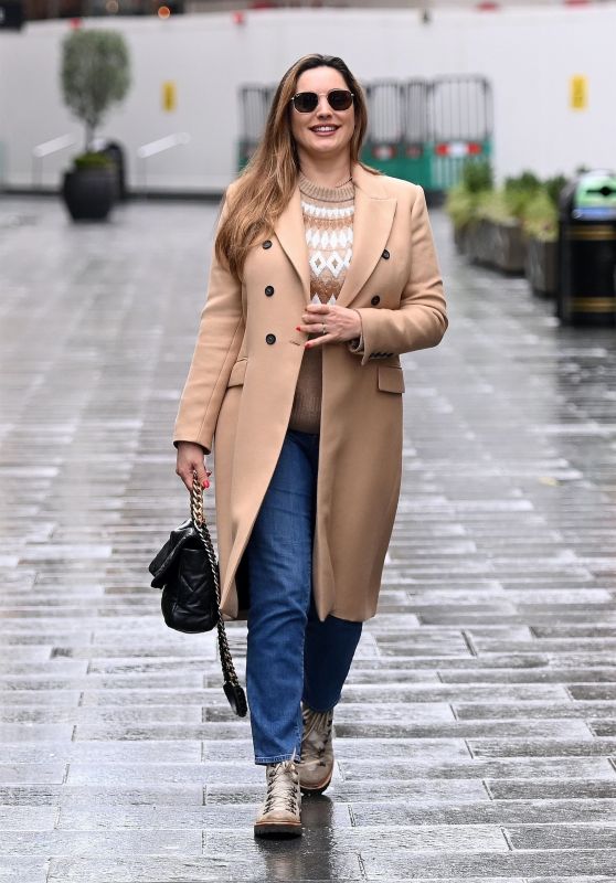 Kelly Brook in a Beige Jumper and Co-Ordinated Jacket - London 12/21/2020