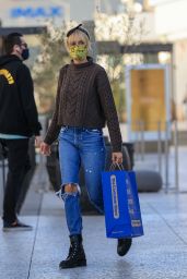 Kimberly Stewart - Shopping at the Container Store in LA 12/01/2020