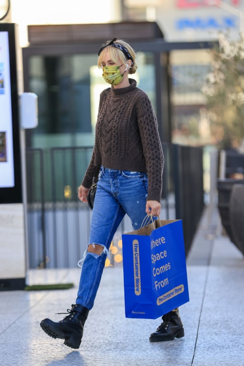 Kimberly Stewart - Shopping at the Container Store in LA 12/01/2020 ...