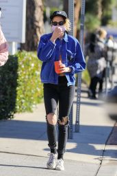 Kristen Stewart - Shopping in Malibu 12/18/2020