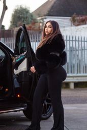 Lauren Goodger at Petrol Station in Chigwell 12/27/2020