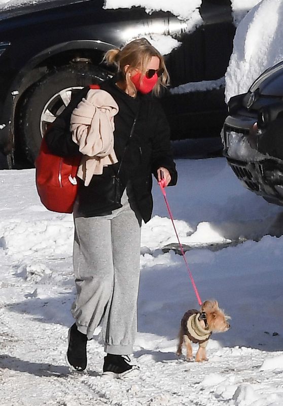 Naomi Watts and Liev Schreiber - Arriving at the Ski Resort of Cortina d