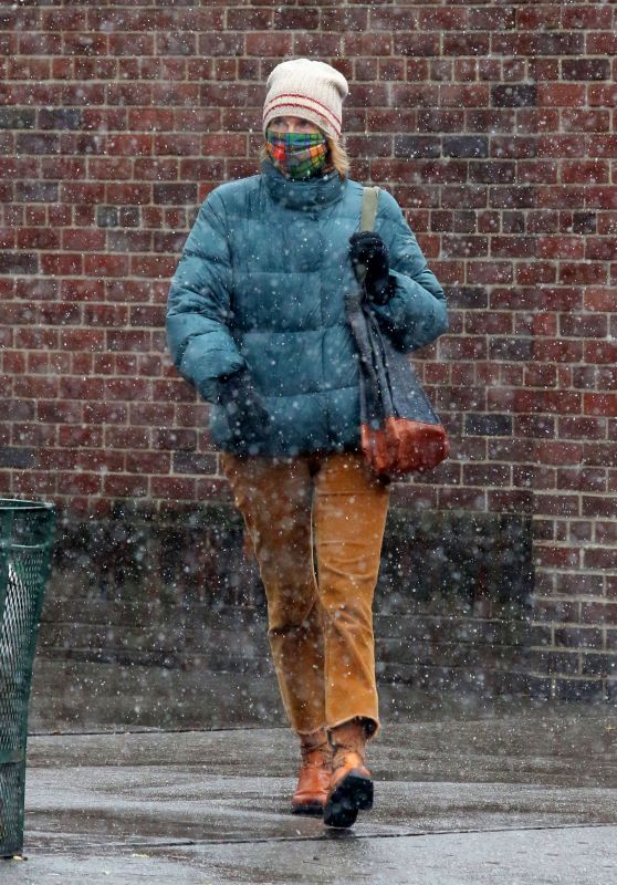 Naomi Watts - Braves the First Snowfall in Manhattan