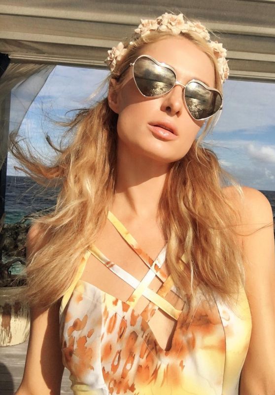 Paris Hilton - Instagram 2016