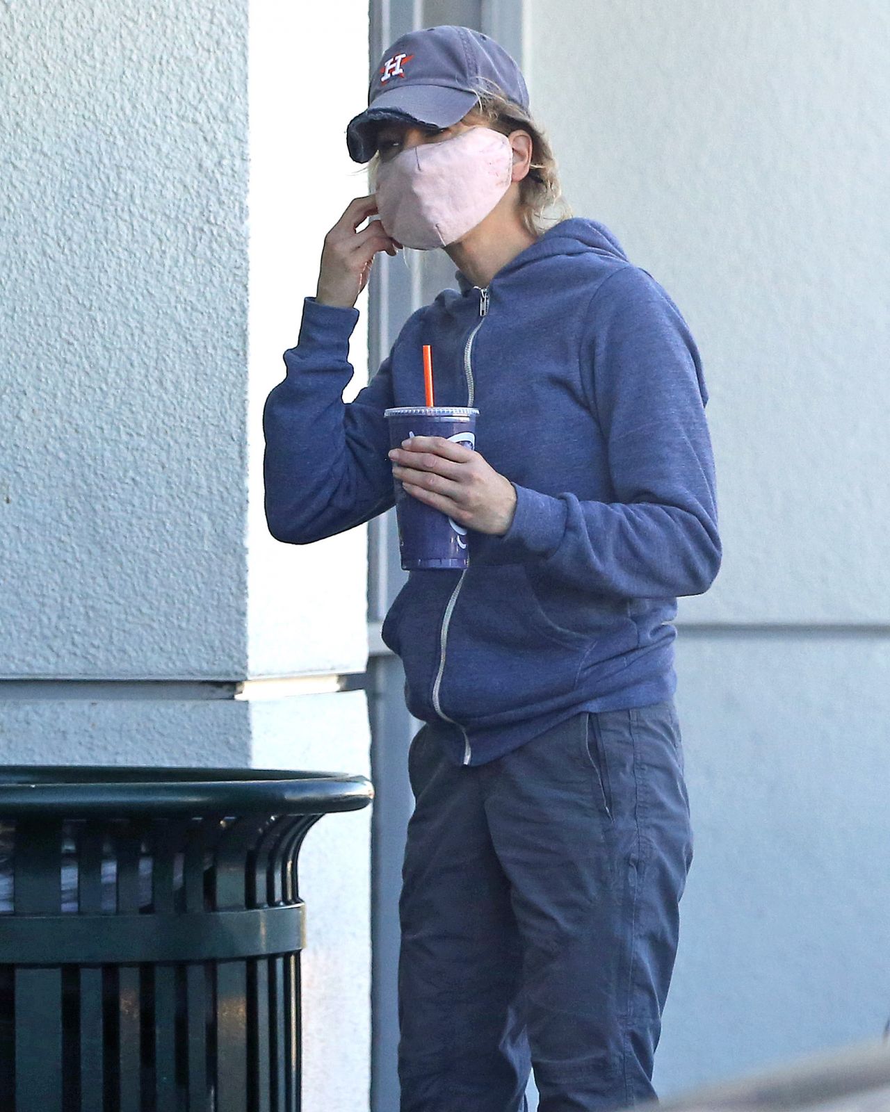 Renee Zellweger - Out in Los Angeles 12/18/2020 • CelebMafia