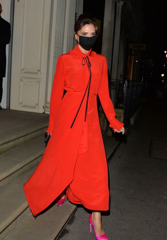 Victoria Beckham Street Fashion - London 12/08/2020