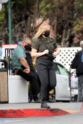 Amy Poehler - Grocery Shopping at Bristol Farms in West Hollywood 01/10/2021