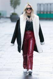 Ashley Roberts Street Style - London 01/19/2021