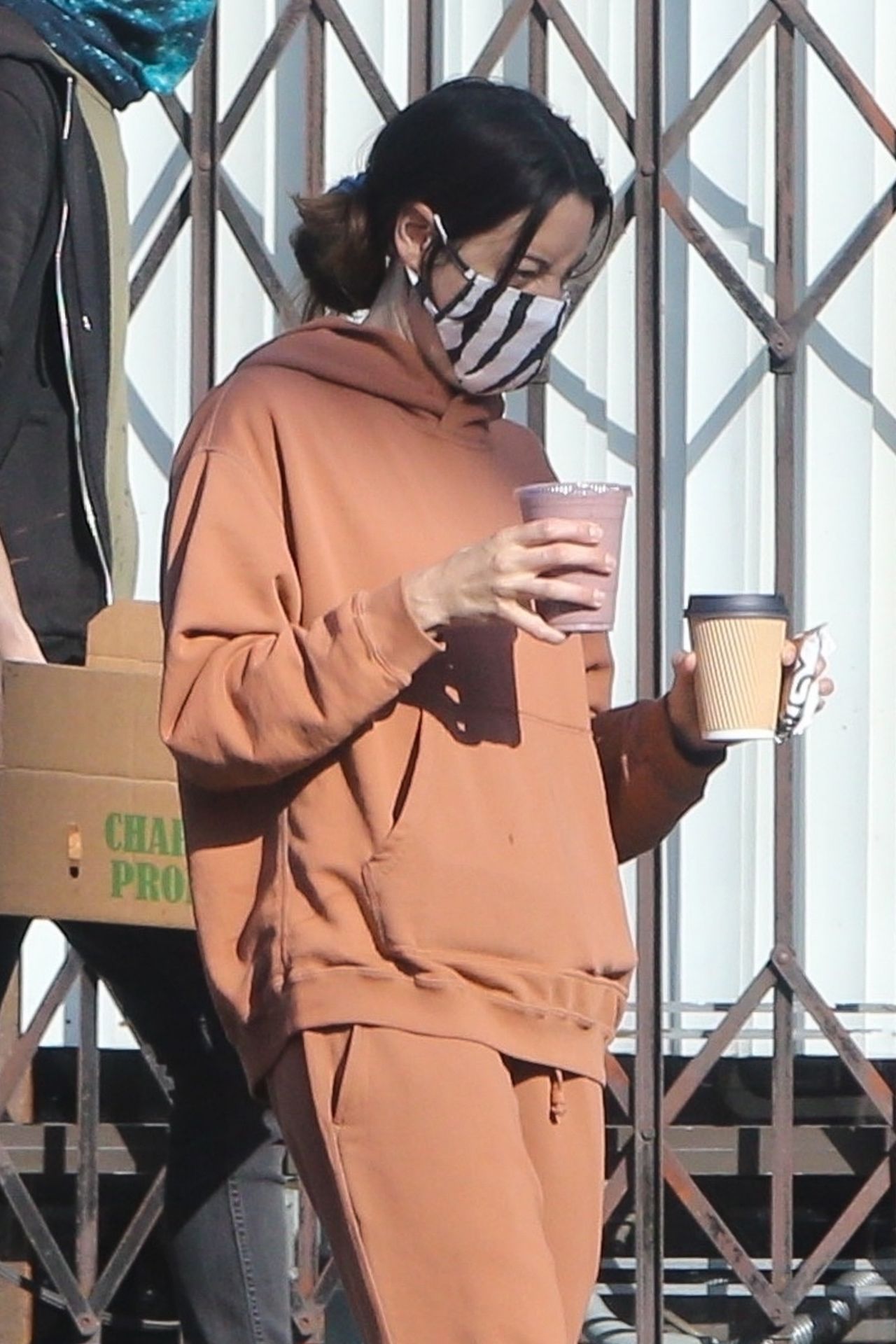 Aubrey Plaza in Casual Outfit - Los Angeles 01/03/2021 • CelebMafia