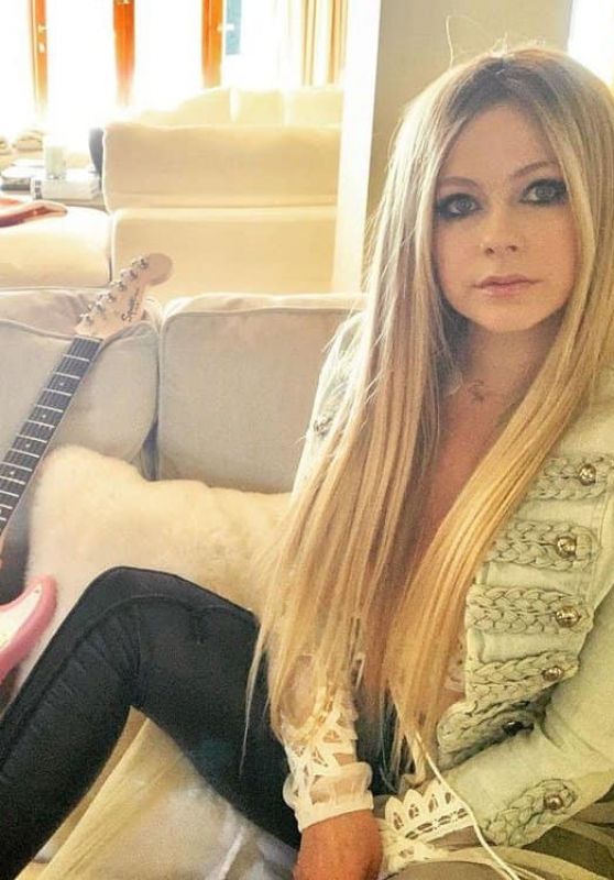 Avril Lavigne - Photoshoot January 2021
