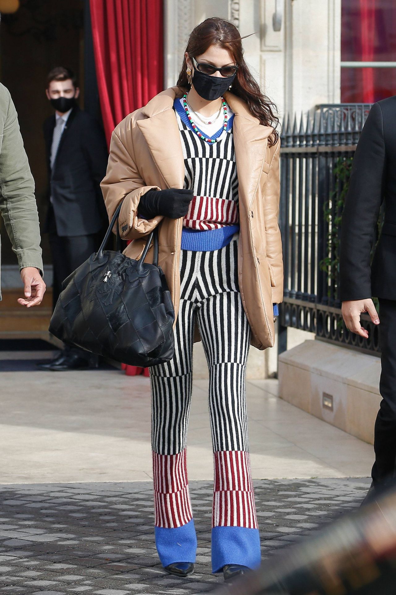Bella Hadid With Goyard Bag Leaving Her Hotel - Paris  Imagelinkglobal  ILG: Product: ILEA000754509｜Photos & Images & Videos｜KYODO NEWS IMAGES INC