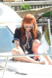 Bella Thorne on a Luxury Yacht in Tulum 01/09/2021