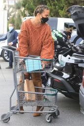 Chrissy Teigen - Grocery Shopping at Bristol Farms in Beverly Hills 01/12/2021