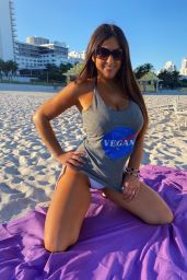 Claudia Romani at Miami Beach 01/11/2021