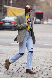 Gigi Hadid - Out in New York 01/15/2021