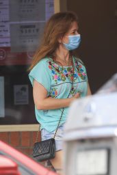Isla Fisher - Out in Byron Bay 01/13/2021