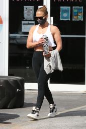 Jennifer Lopez in Workout Gear - Miami 01/16/2021