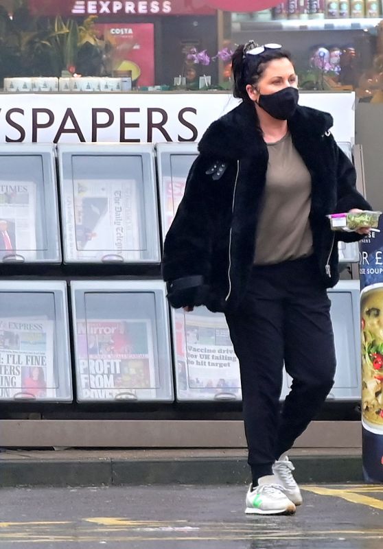 Jessie Wallace - Out in North London 01/13/2021