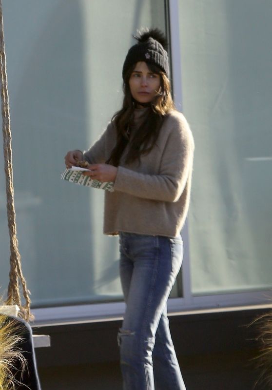 Jordana Brewster - Out in Brentwood 01/11/2021