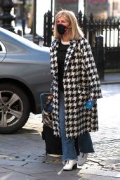Kate Garraway Street Style - London 01/21/2021