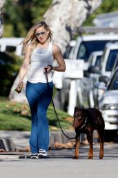 Kate Hudson - Walking Her Dog in Pacific Palisades 01/14/2021