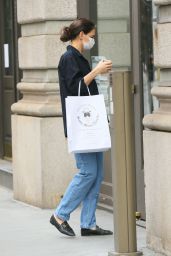 Katie Holmes Casual Style - Shopping at Santa Maria Novella in NY 01/08/2021