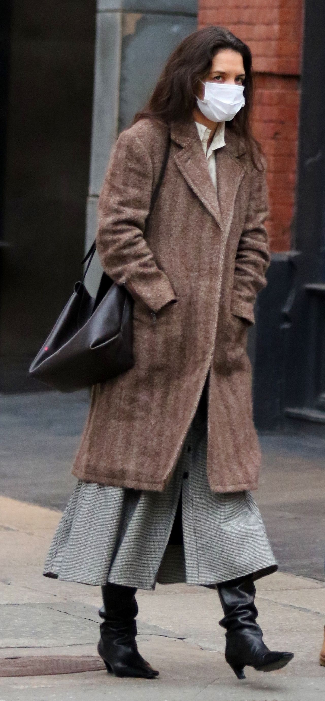Katie Holmes - Out on New Year's Day in NYC 01/01/2021 • CelebMafia