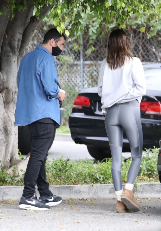 Kendall Jenner in Tights - Los Angeles 01/13/2021