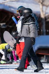 Kylie Jenner in a Styling New Kit at Buttermilk Ski Area in Aspen 01/02/2021