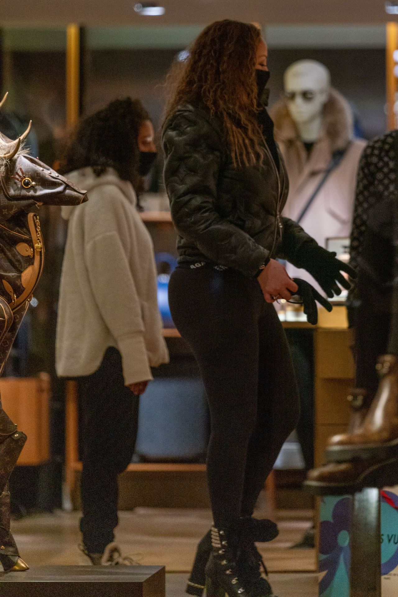 Mariah Carey Indulges in Louis Vuitton Shopping Spree in Aspen: Photo  3269182, Mariah Carey Photos