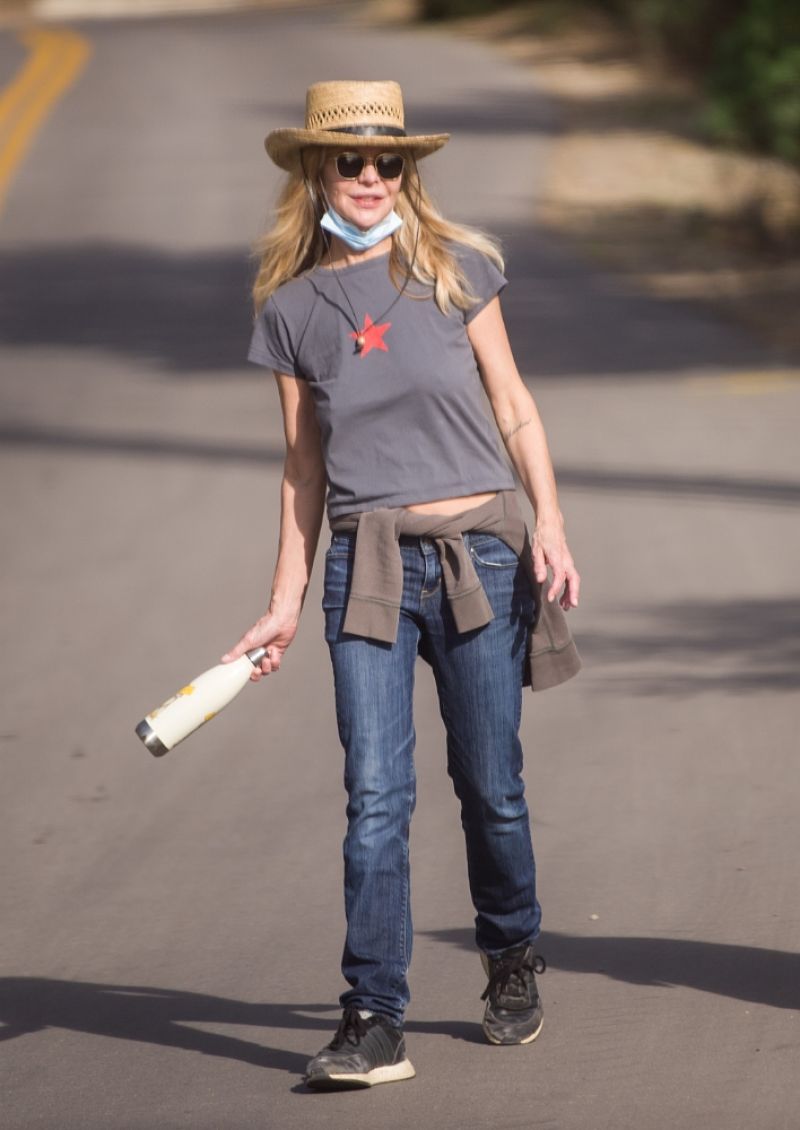 Meg Ryan - Hike in Los Angeles 01/13/2021 • CelebMafia