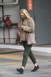 Molly Sims - Out in Santa Monica 01/05/2021
