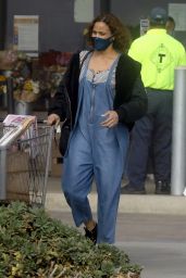 Paula Patton at the Vintage Grocers in Malibu 01/08/2021