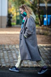 Phoebe Dynevor Winter Street Style - Manchester 01/22/2021
