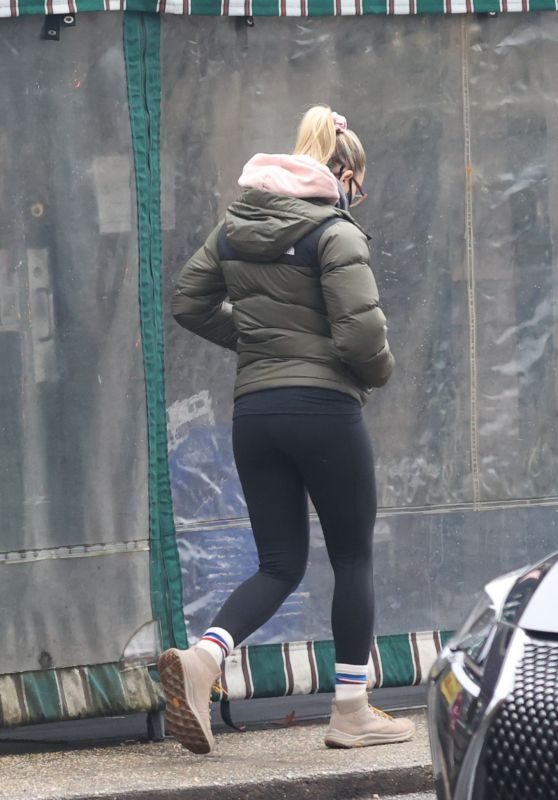 Scarlett Johansson Booty in Leggings – NY 01/23/2021