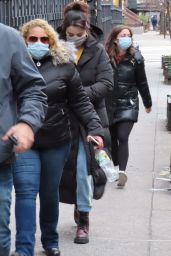 Selena Gomez - Shooting on Location for "Only Murders in the building" in NY 01/17/2021