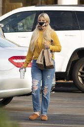 Tori Spelling in Casual Outfit - Starbucks in Calabasas 01/03/2021