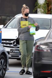 Amber Valletta in Comfy Outfit - Los Angeles 02/15/2021