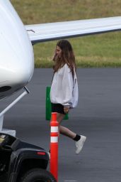Amelia Hamlin - Boarded a Private Jet in Miami 02/21/2021