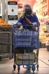 Amy Poehler - Shops for Groceries at Bristol Farms in Beverly Hills 02/11/2021