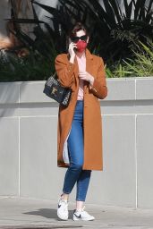 Anne Hathaway - Out in Santa Monica 02/04/2021